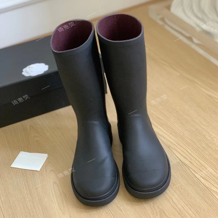 Mid-height waterproof anti-slip rubber rain boots